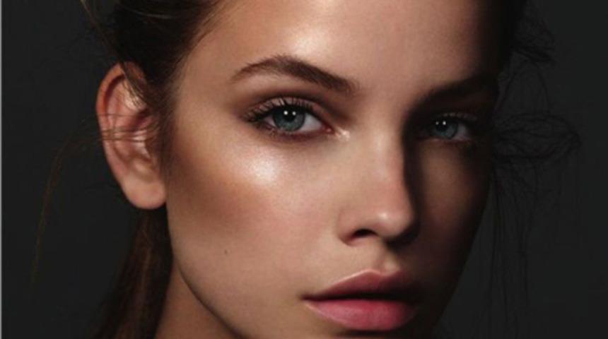 Islak görünümlü makyaj trendi