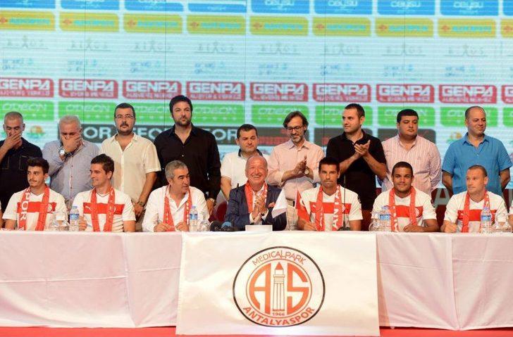Medical Park Antalyaspor'da Yeni Transferler Taraftarlarla Buluştu G4