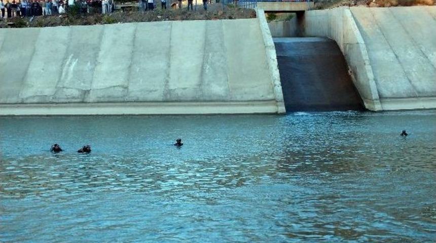 Serinlemek için girdiği çayda boğuldu