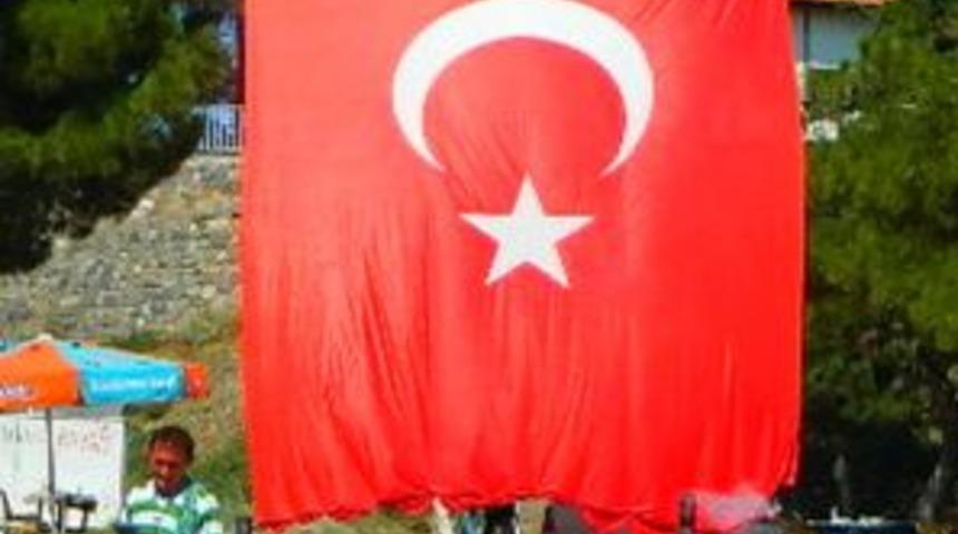 Osmancık'ta emektar futbolcunun bayrak sevgisi