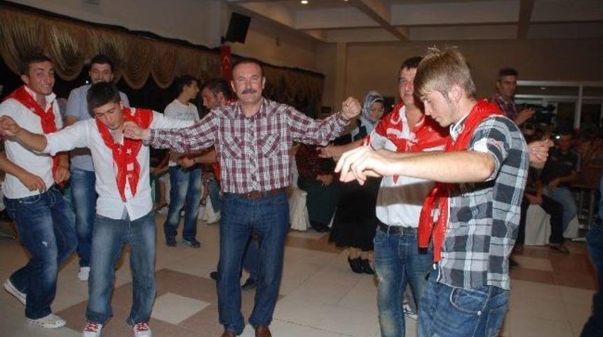 İzmit'te G&uuml;le Oynaya Asker Uğurlandılar