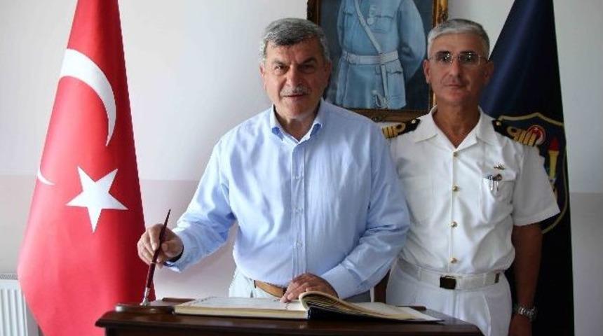 Başkan Karaosmanoğlu, Derince Merkez Komutanlığı'nı Ziyaret Etti