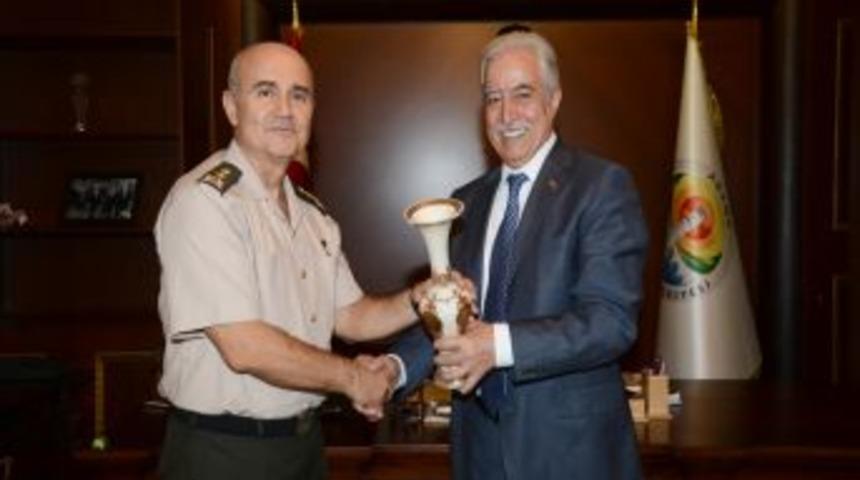 Bostancı Paşa'dan Aldırmaz'a Veda Ziyareti