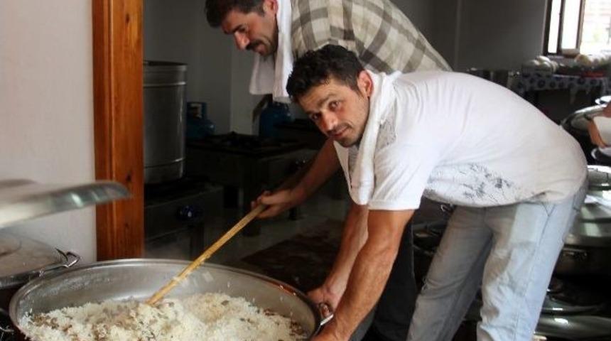 Asırlık Pilav Ş&ouml;leni Geleneği Devam Ediyor