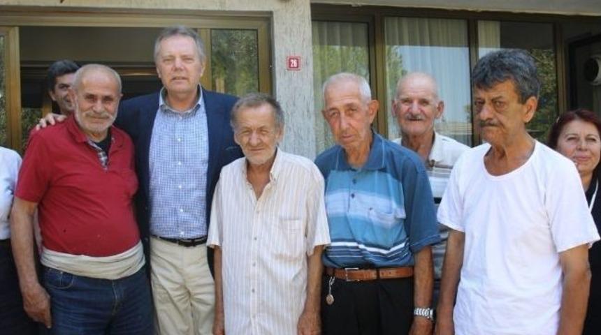 Ayvalık&rsquo;ta Kimsesiz Yaşlılar Unutulmadı