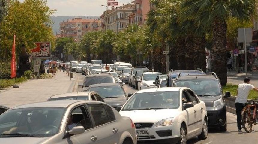 &Ccedil;anakkale'de Feribot Kuyruğu