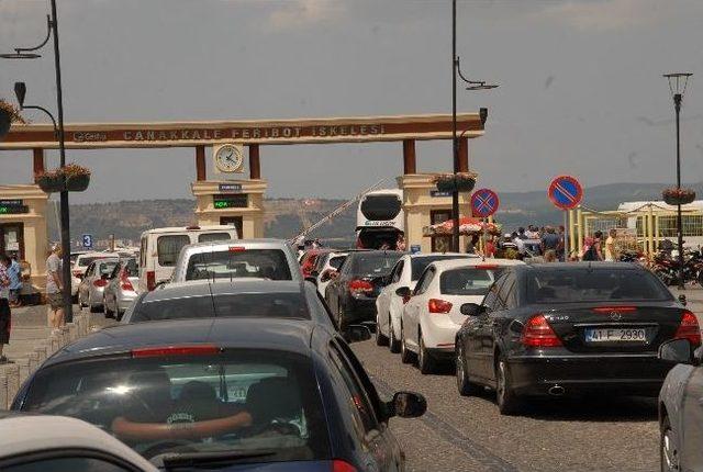 &Ccedil;anakkale de Feribot Kuyruğu 1