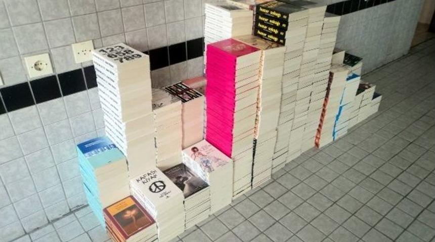 Buharkent&rsquo;te 604 Adet Korsan Kitap Ele Ge&ccedil;irildi