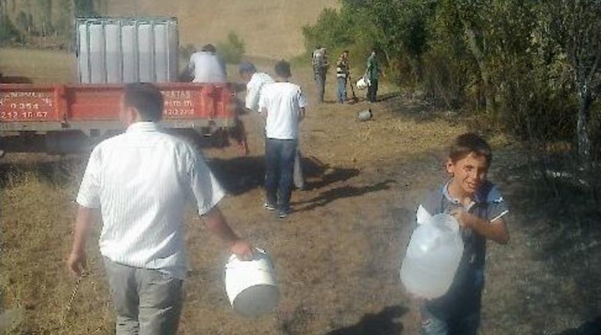 Anız Yangınını K&ouml;yl&uuml;ler S&ouml;nd&uuml;rd&uuml;