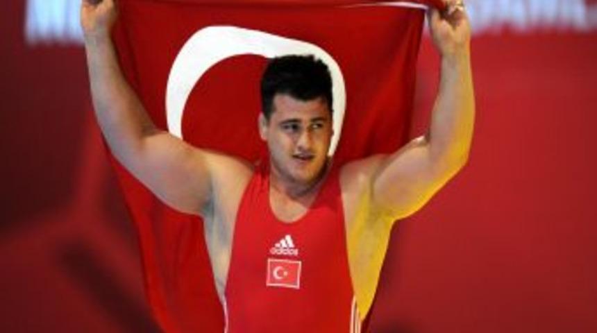 Başbakan Yardımcısı Bozdağ&rsquo;dan, G&uuml;reş&ccedil;i Kayaalp&rsquo;e Moral Desteği