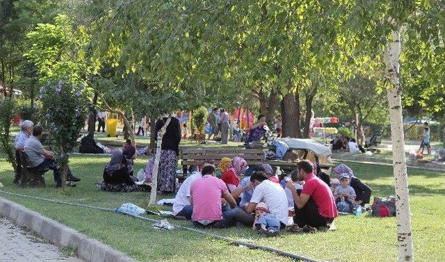 Bayramda Piknik Alanları Doldu Taştı 1