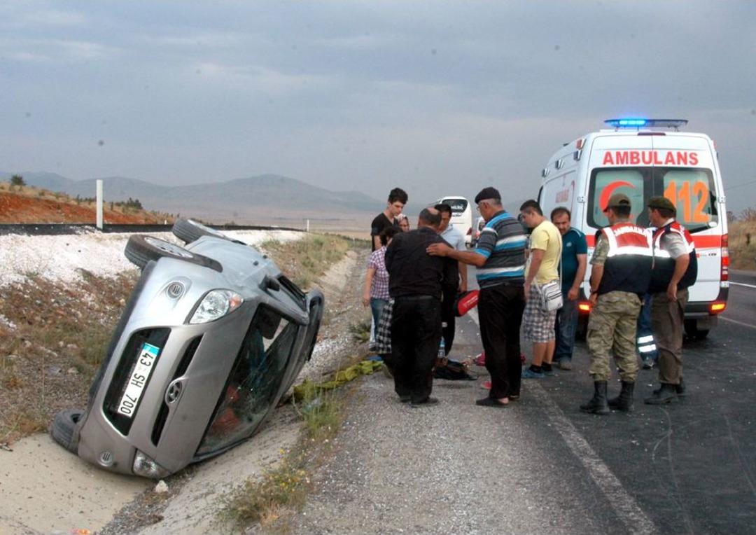 Bayram D&ouml;n&uuml;ş&uuml; Kaza: 3 Yaralı