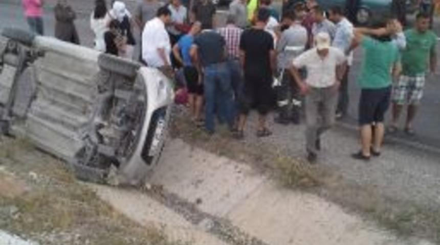 K&uuml;tahya'da Trafik Kazası: 3 Yaralı