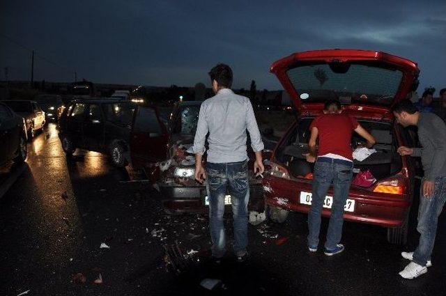 Uşak’ta Dönüş Yolu Kazaları: 24 Yaralı