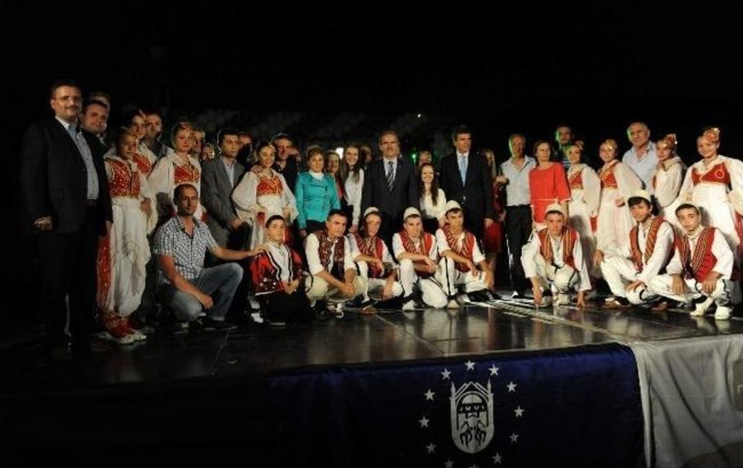 &Uuml;sk&uuml;p&rsquo;te S&uuml;nnet Coşkusu