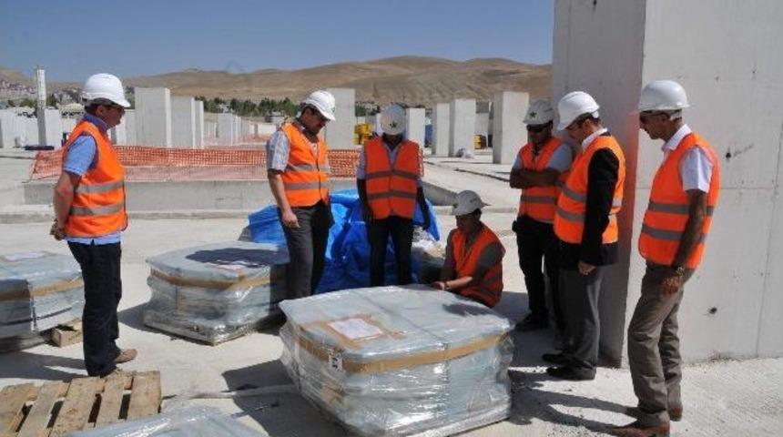 Sağlık M&uuml;d&uuml;r&uuml; Acar, Hastane İnşaatında İncelemelerde Bulundu