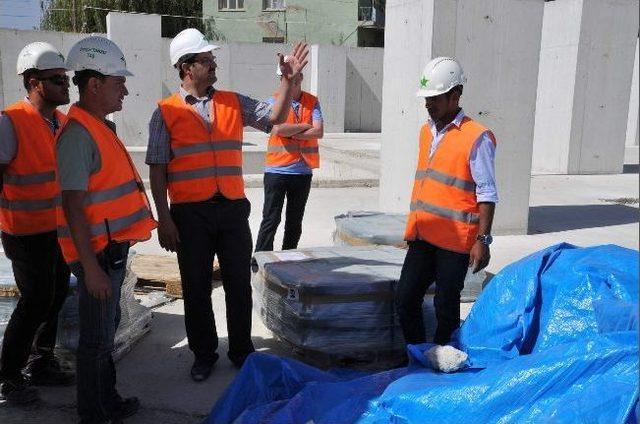 Sağlık Müdürü Acar, Hastane İnşaatında İncelemelerde Bulundu