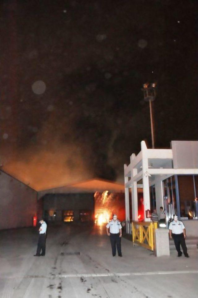 Sunta Fabrikasında Yangın: 1 &Ouml;l&uuml;, 1 Yaralı 2