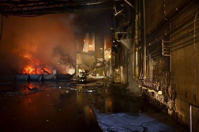 Sunta Fabrikasında Yangın: 1 &Ouml;l&uuml;, 1 Yaralı 3