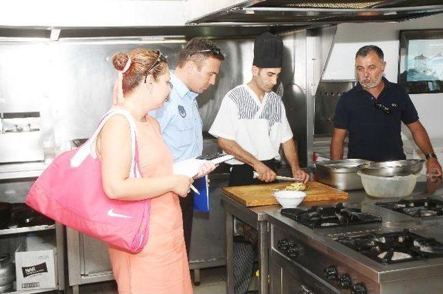 Çeşme Belediyesi Balık Restoranlarını Denetledi