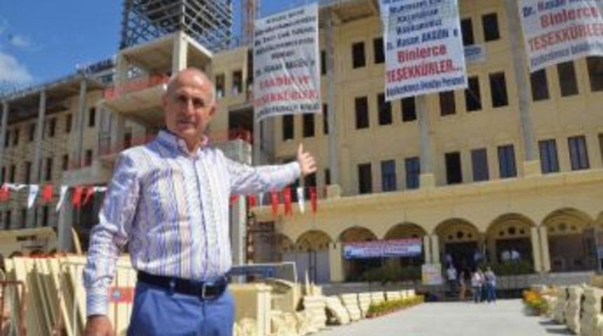 30 Yıllık Başkan Yeni Belediye Binasını Kendi Tasarladı