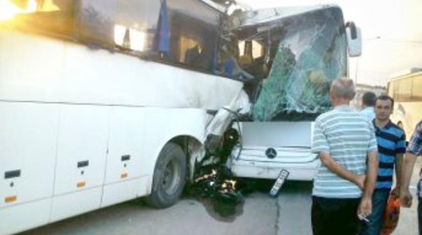 &Ccedil;anakkale'de Iki Otob&uuml;s Kazasında 24 Kişi Yaralandı