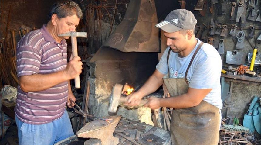 Demirci ustalarının 60 derecede ekmek kavgası!