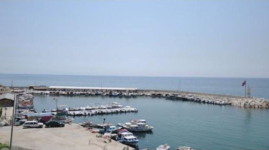 G&uuml;zelce Limanı Metruk Teknelerden Temizlendi