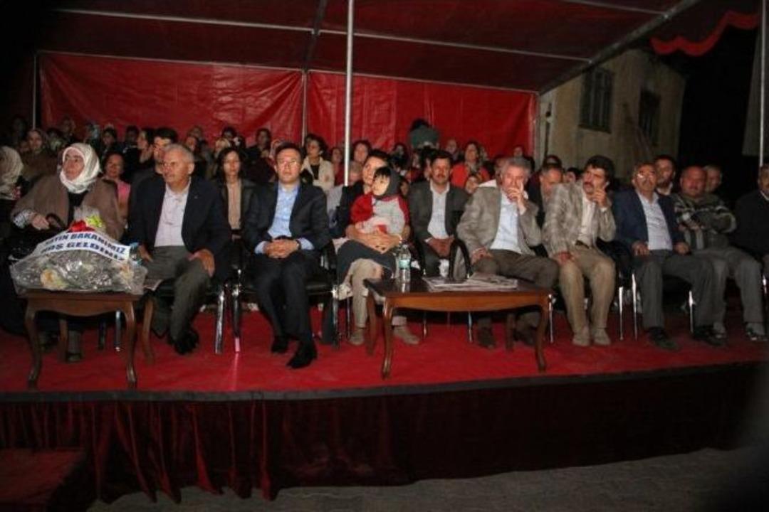 Bal Festivalide, Zara R&uuml;zgarı