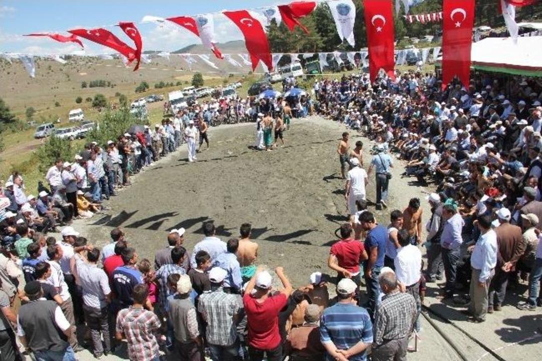 Kum &Uuml;zerinde Karakucak G&uuml;reşleri