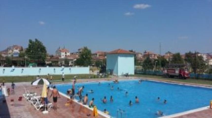 K&ouml;pr&uuml;başı'nda Yarı Olimpik Y&uuml;zme Havuzu Hizmete A&ccedil;ıldı