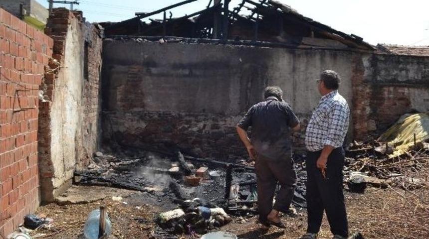 Sarıbey Ve Sinirli K&ouml;ylerinde Yangın