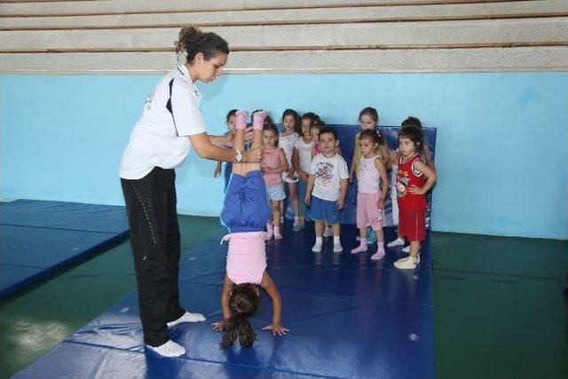 Geleceğin Jimnastikçileri Yetişiyor