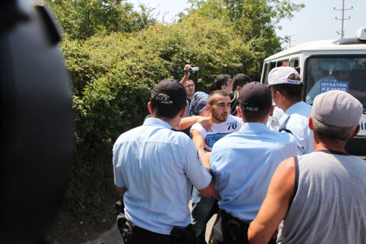 Minib&uuml;s Sahipleri Ve Zabıta Arasında Arbede &Ccedil;ıktı