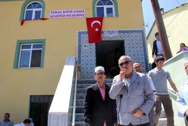 Suşehri’nde Vatandaşların Yardımıyla Yapılan Cami İbadete Açıldı