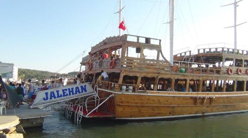 Ayvalık&rsquo;ta Tekne Turları Tatilcilerin G&ouml;zdesi Olmaya Devam Ediyor