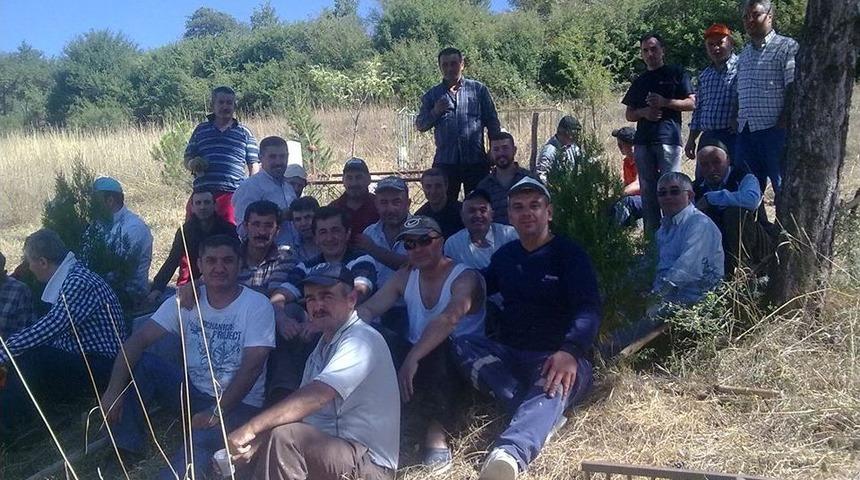 G&ouml;k&ouml;z K&ouml;yl&uuml;leri Imece Usul&uuml; K&ouml;y Mezarlığını Temizledi