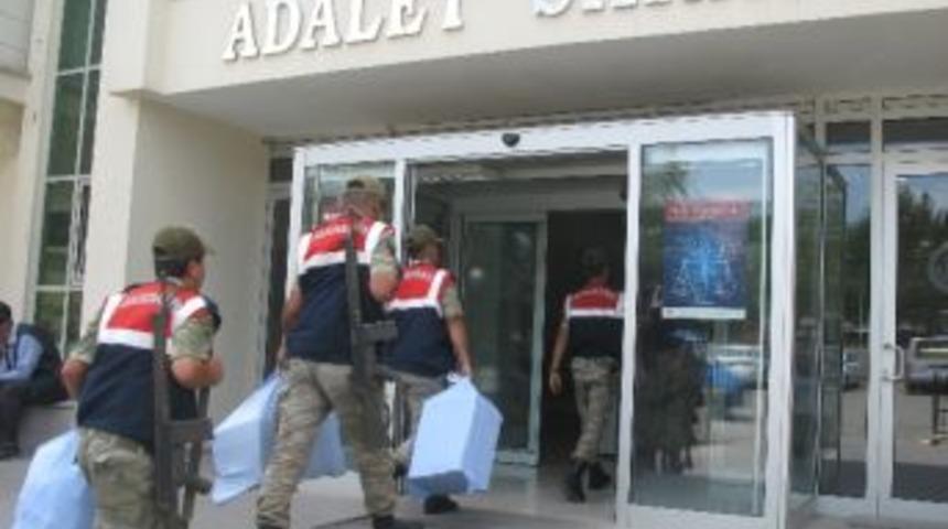 Hediyelik Şeker Kolisinde Ka&ccedil;ak Sigara