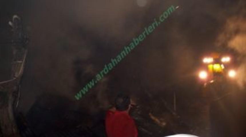 G&ouml;le'de &ccedil;ıkan yangın paniğe neden oldu