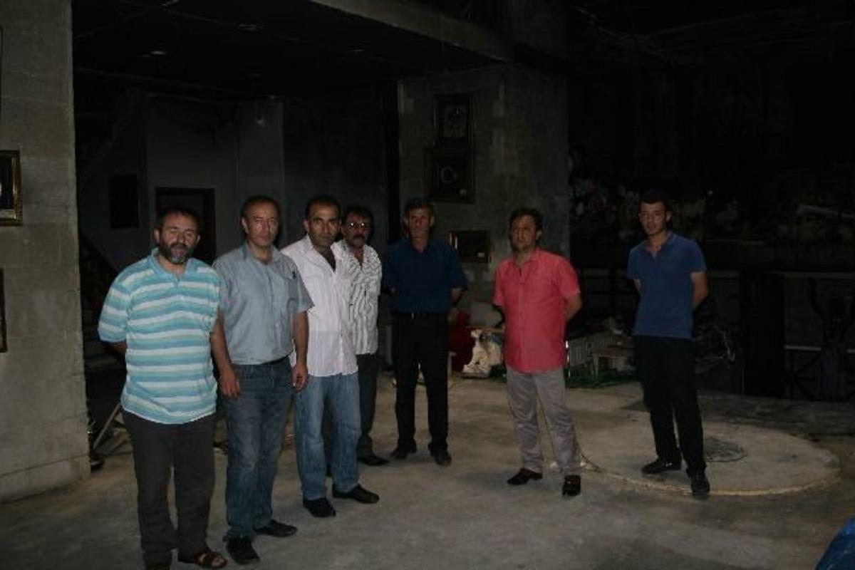 Yangın Tarihi Bedesten &Ccedil;arşısında Milyonluk Zarara Neden Oldu