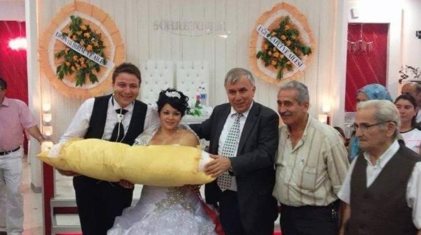 &Ccedil;i&ccedil;eği Burnunda &Ccedil;iftlere Altın Yastık