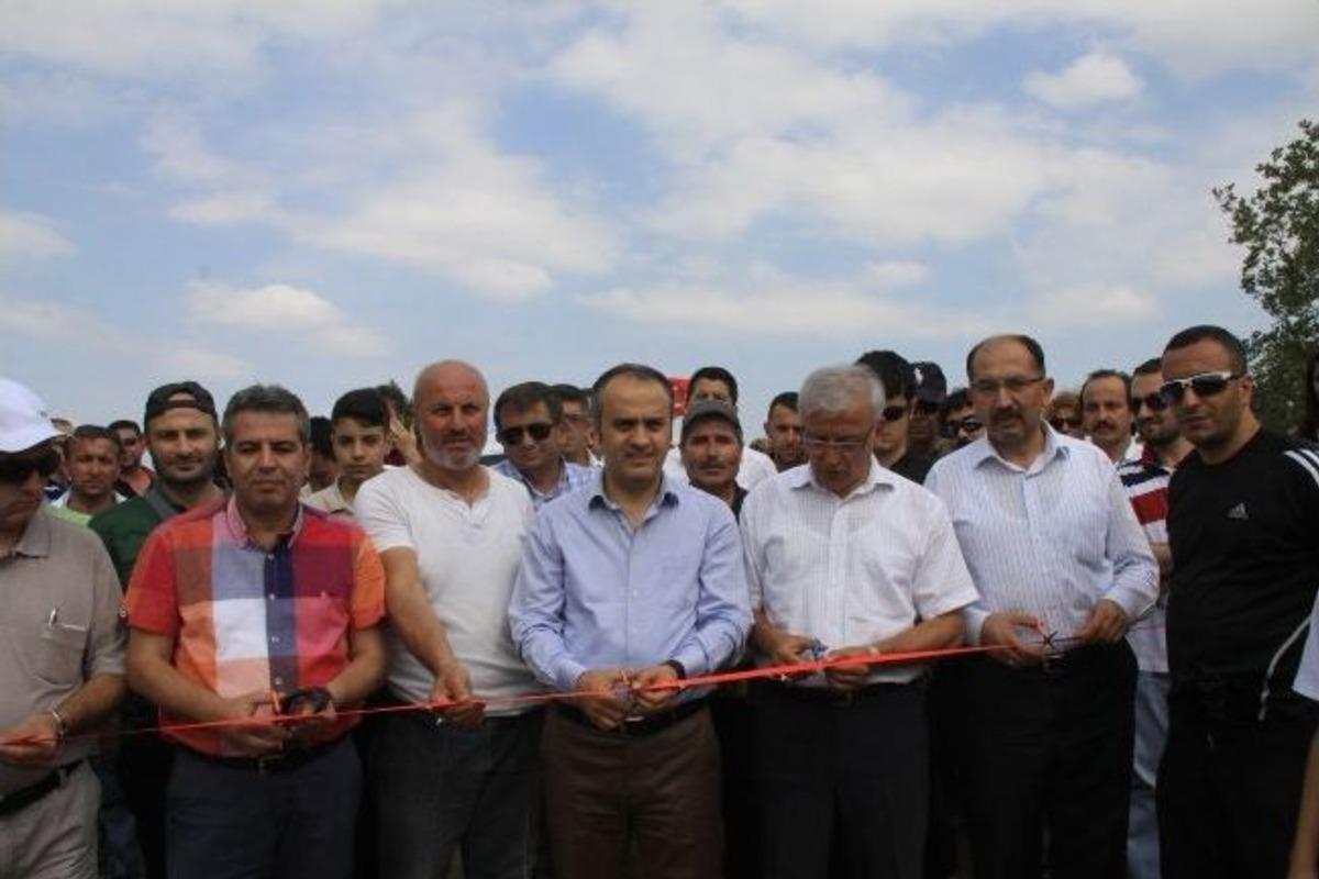 Paraş&uuml;t&ccedil;&uuml;ler İneg&ouml;l Semalarında