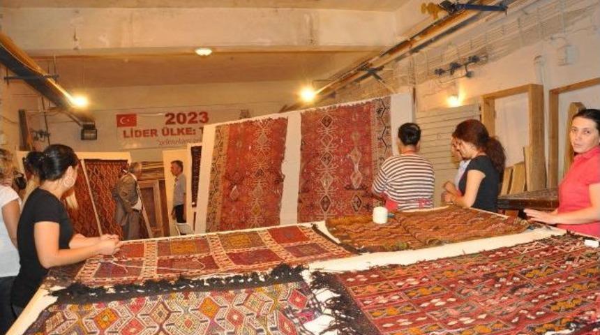 Kilimler Sergiye Hazırlanıyor