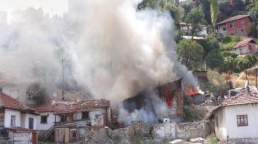 5 Yaşındaki &Ccedil;ocuğa Tecav&uuml;z Iddiası Mahalleyi Karıştırdı