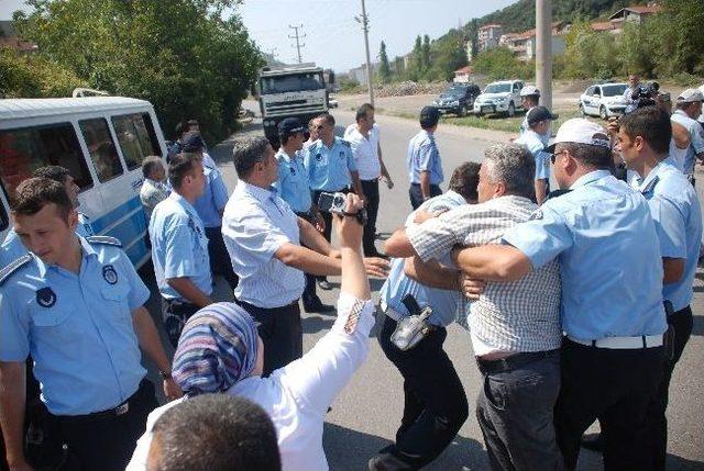 Minib&uuml;s Sahipleri İle Zabıta Arasında Arbede 1