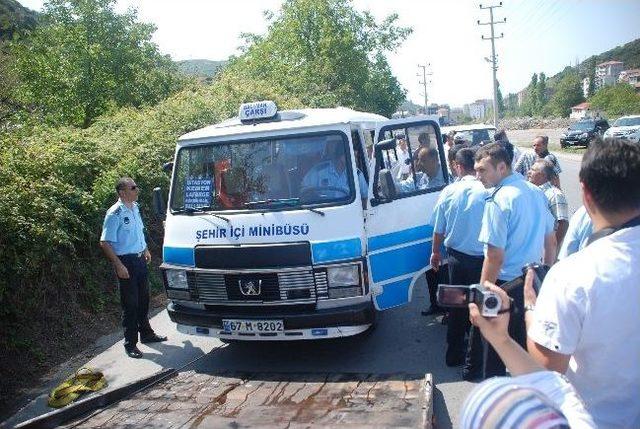 Minib&uuml;s Sahipleri İle Zabıta Arasında Arbede 2