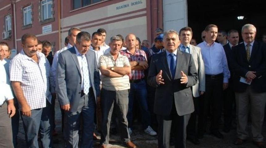 Memduh B&uuml;y&uuml;kkılı&ccedil; Personel İle Bayramlaştı