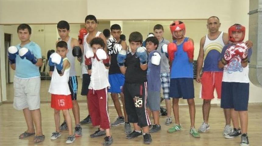 Mersinli Minik Boks&ouml;rler Şampiyonaya Hazırlanıyor
