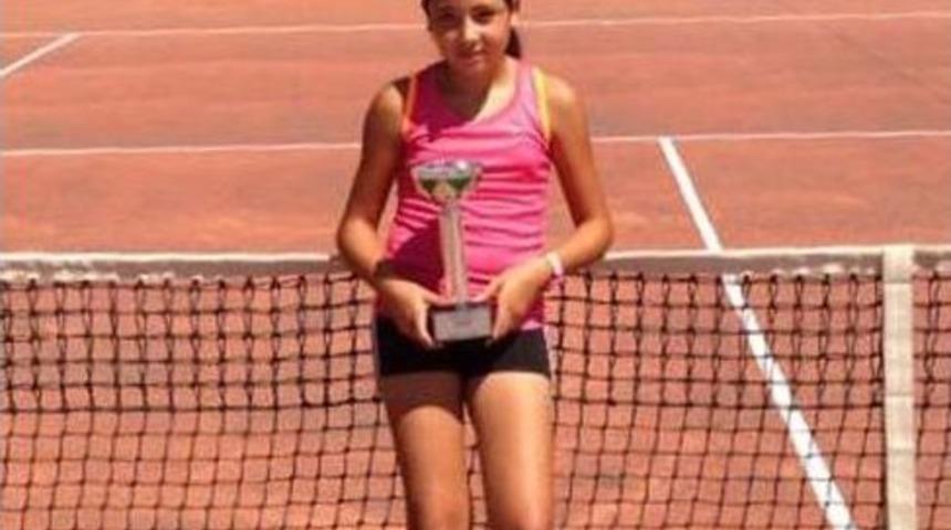 Lara 12 Yaşında Şampiyon Oldu