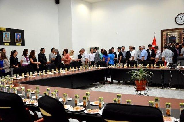 Aib&uuml; Rekt&ouml;r&uuml; Personeliyle Bayramlaştı 2